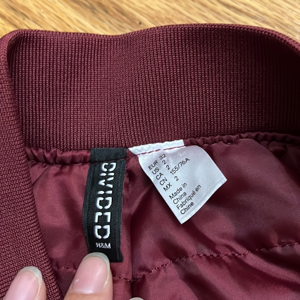 Divided H &M maroon jacket light puff zipper 2 pockets - Picture 2 of 10